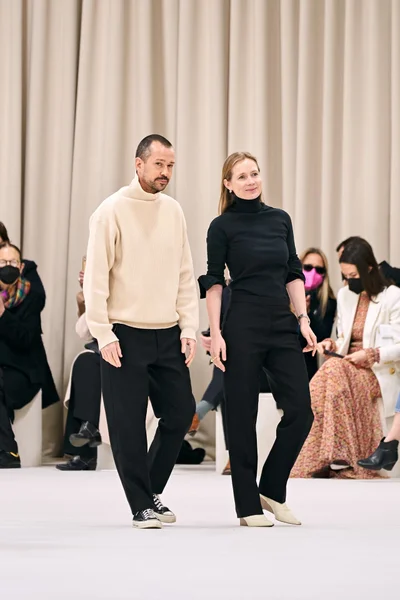 Look 60